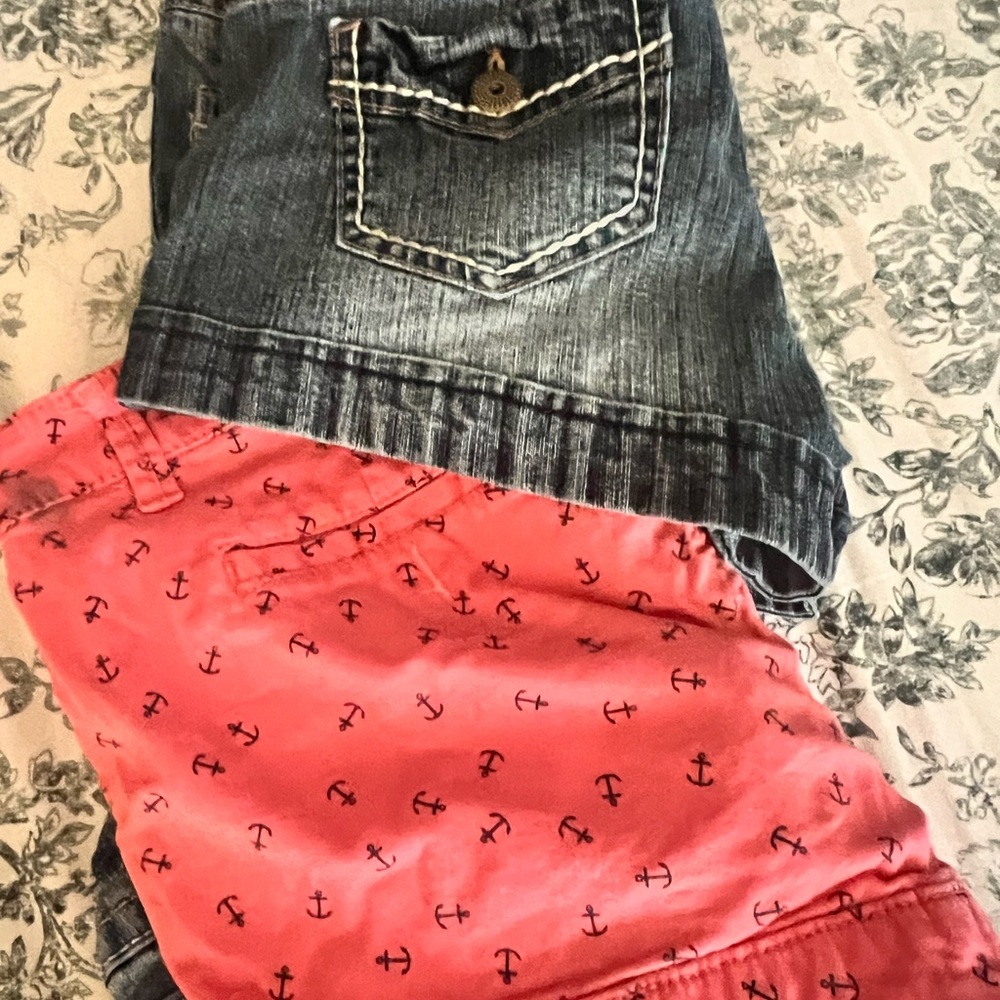 Wildflowers Women's Jean and Red Shorts Collection - Picture 5 of 9